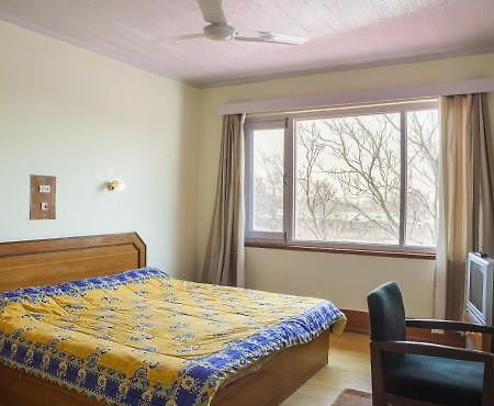 Srīnagar Hotel Pamposh מראה חיצוני תמונה