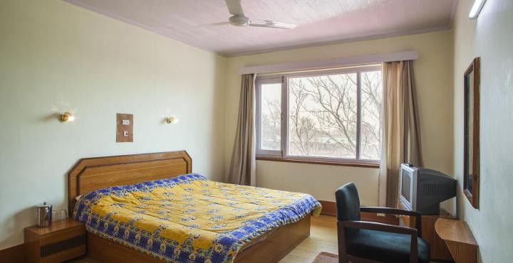 Srīnagar Hotel Pamposh מראה חיצוני תמונה