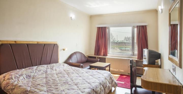 Srīnagar Hotel Pamposh מראה חיצוני תמונה
