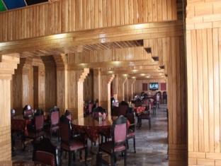 Srīnagar Hotel Pamposh מראה חיצוני תמונה